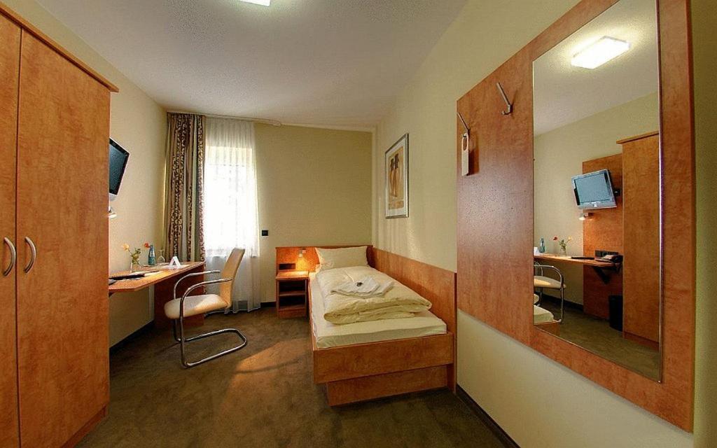 Gross Hotel Bergkirchen (Bavaria)